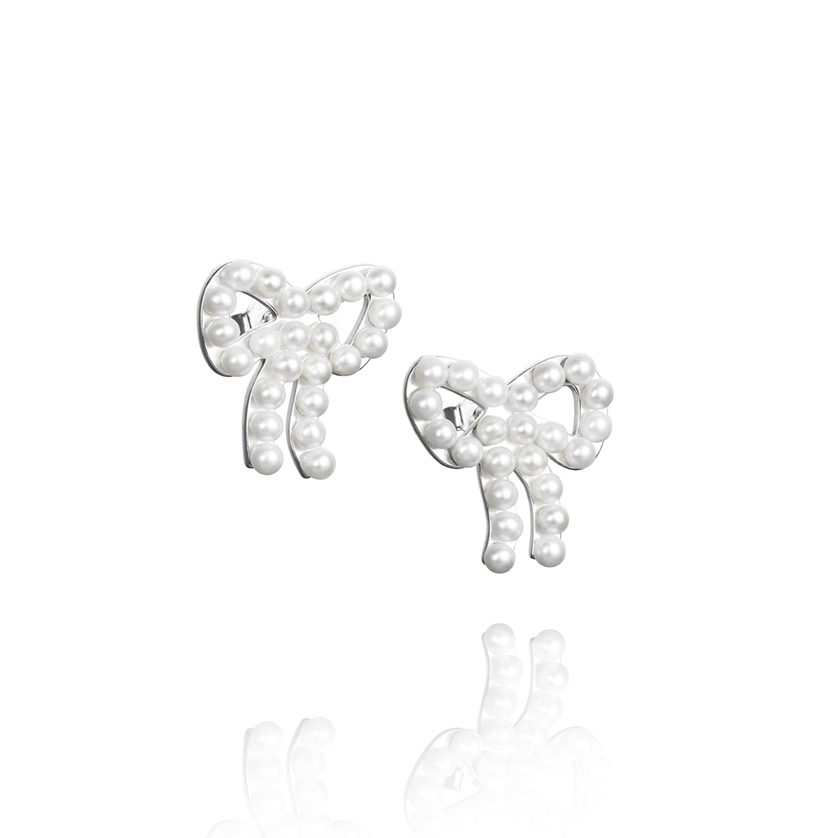 Efva_Attling_Mini_ Pearls_Bow_Ear_ 12-100-01602(1)_hos_Jarl_Sandin