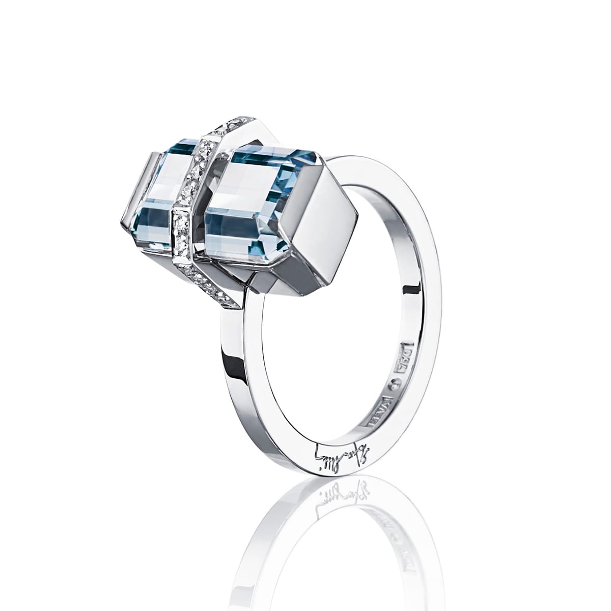 Efva_Attling_smycken_Little Bend Over Ring - Aquamarine 13-102-01043(1)_hos_Jarl_Sandin