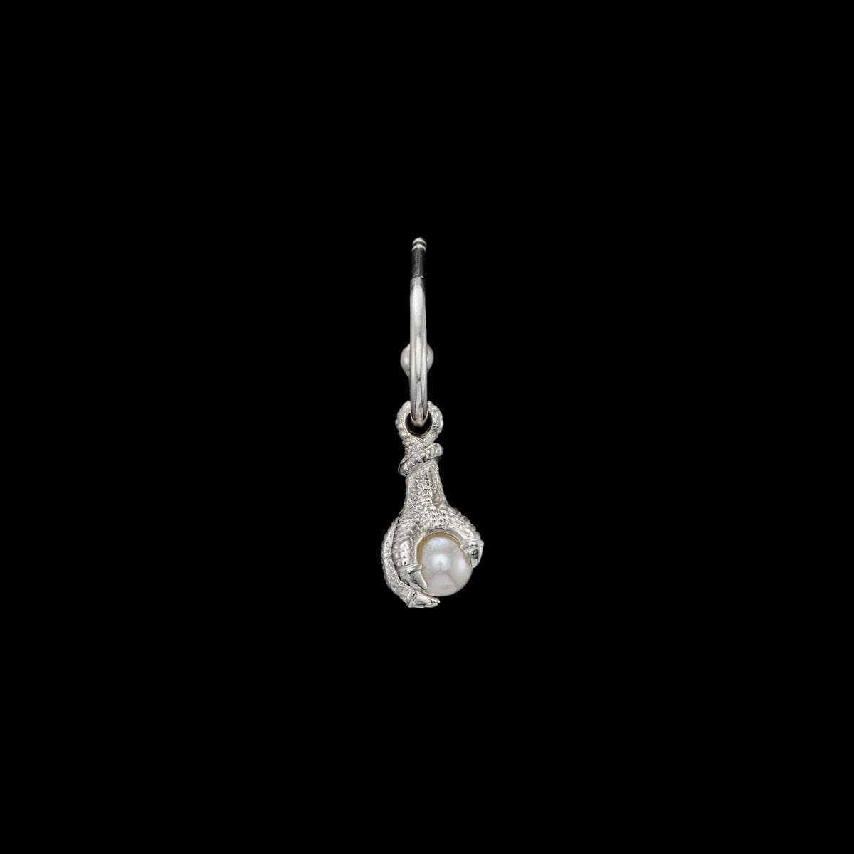 Tiny Claw Pearl Earring 