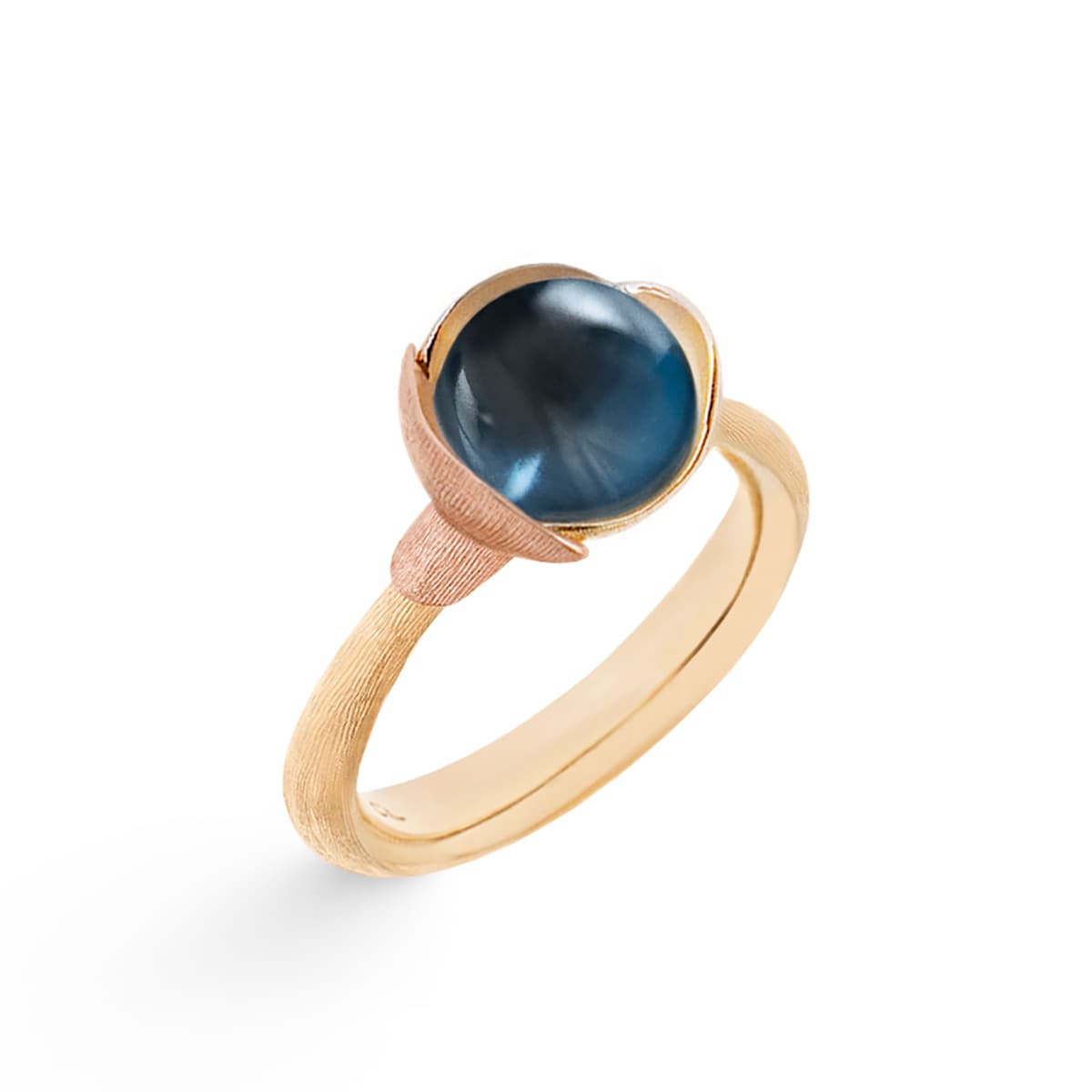 Ole_Lynggaard_Lotus_Ring 1_London Blue Topaz_A2650-423_V2_hos_Jarl_Sandin