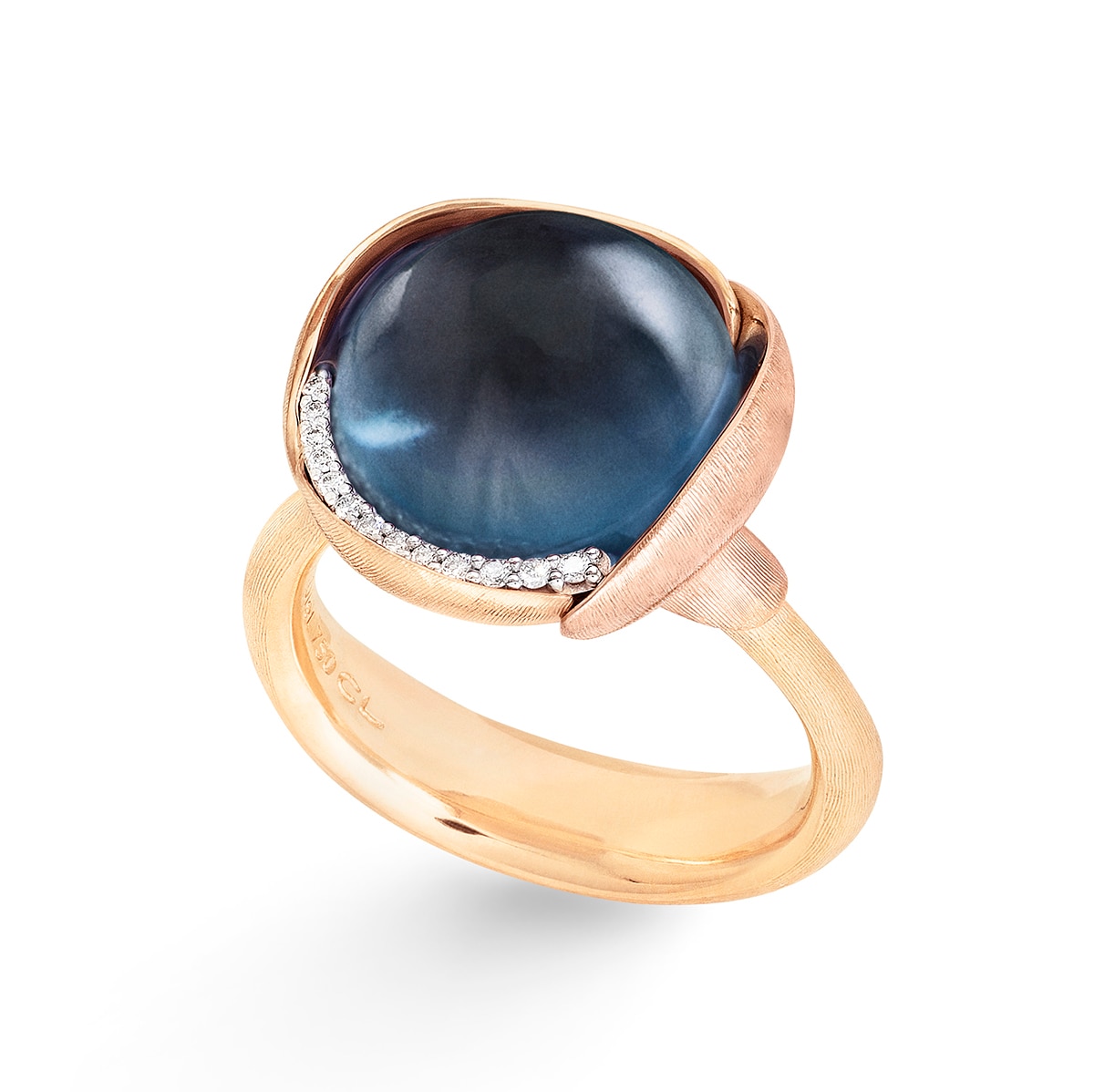 Ole_Lynggaard_Lotus_Ring 3_London Blue Topaz_A2652-423_V4_hos_Jarl_Sandin