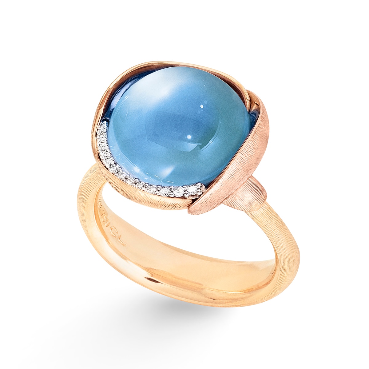 Ole_Lynggaard_Lotus_Ring 3_Skye Blue Topaz_A2652-408_V4_hos_Jarl_Sandin